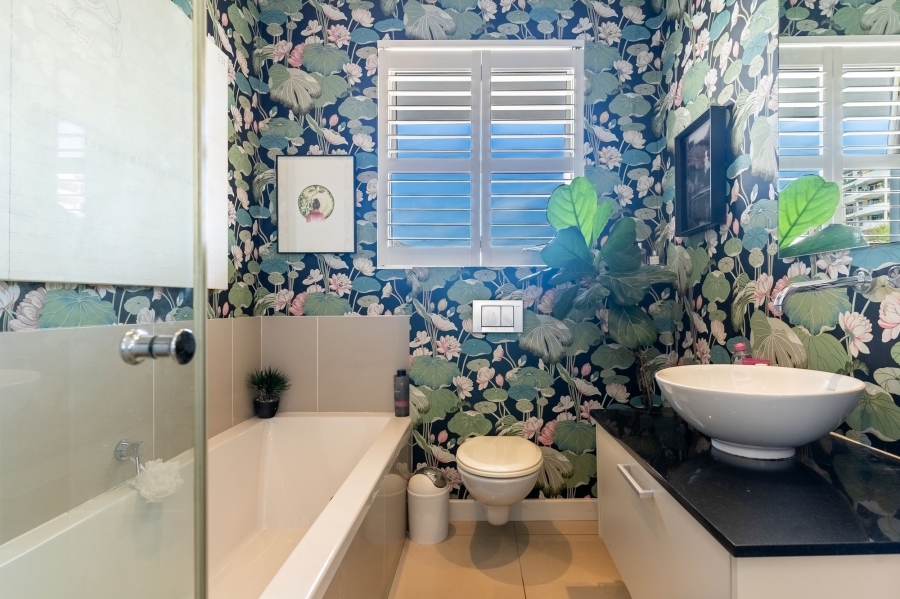 2 Bedroom Property for Sale in Sea Point Western Cape